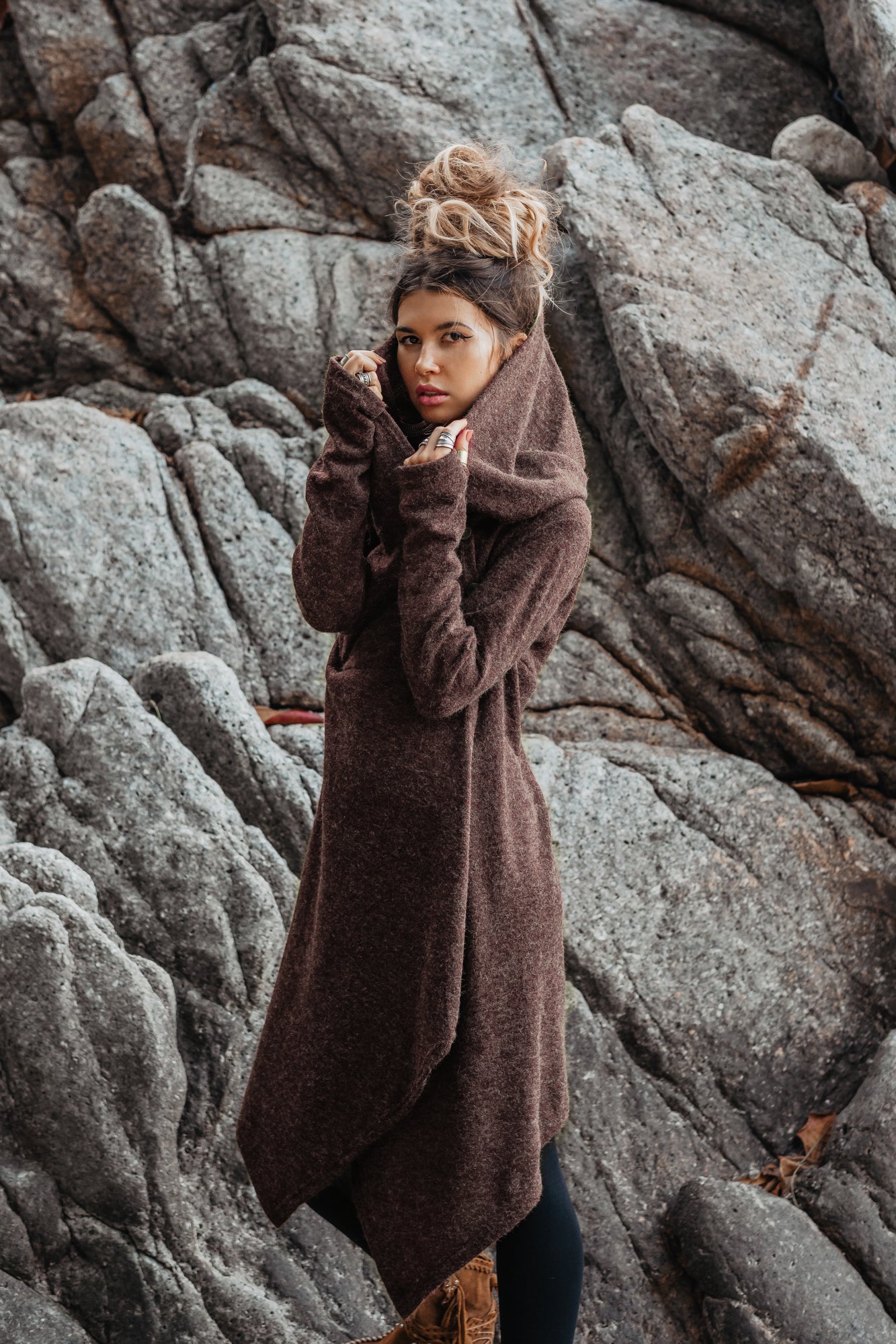 Hooded Sweater Amita Brown – Thaluta
