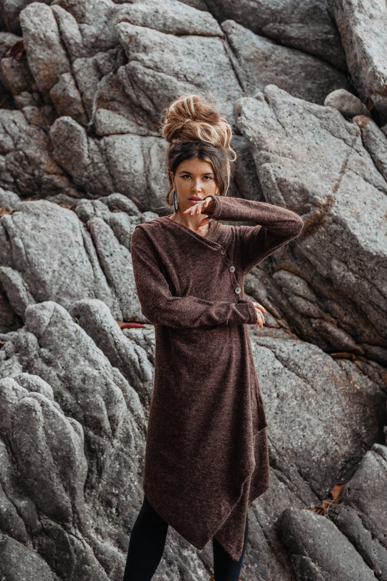 Hooded Sweater Amita Brown – Thaluta